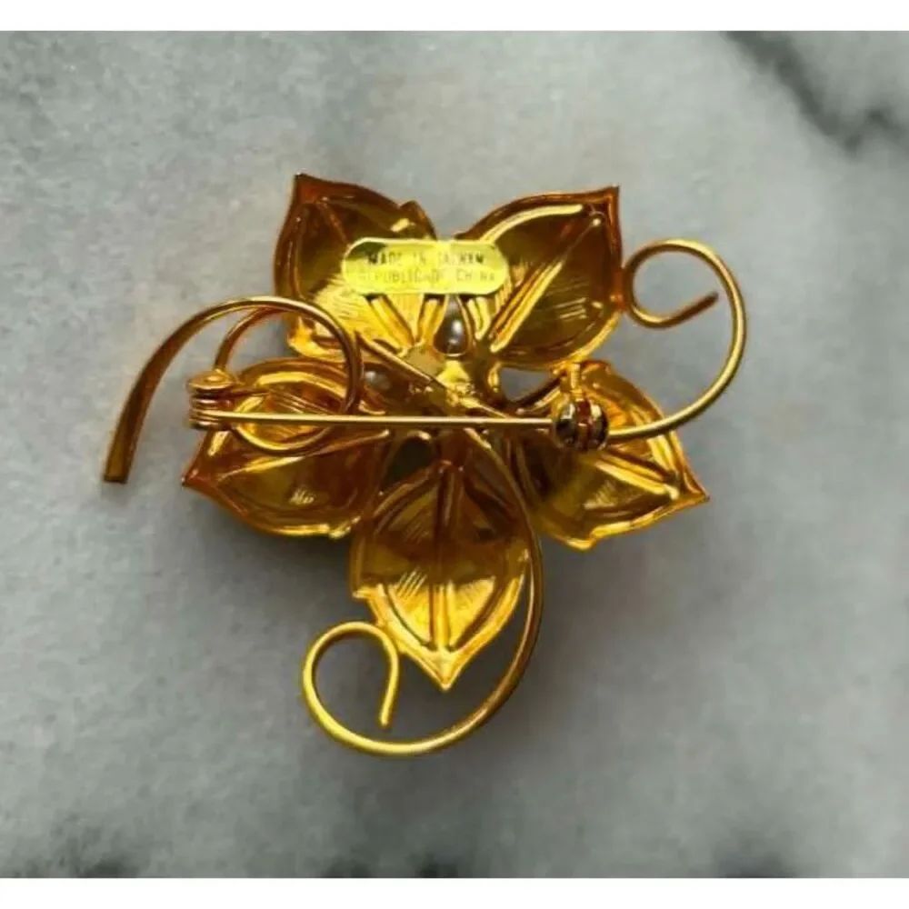 Vintage Enamel Flower Brooch Faux Pearl White Petal Gold Tone 80s Taiwan